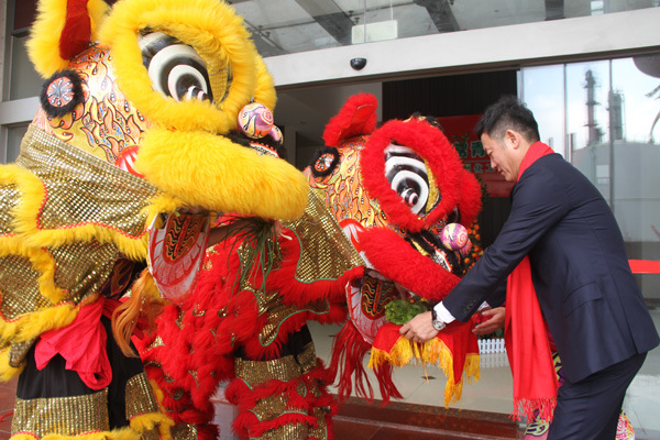 千秋偉業添錦繡 萬里鵬程展宏圖 —— 常青樹舞獅獻瑞賀新春，歡天喜地迎開工！